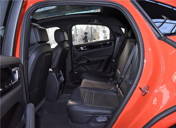 Cayenne新能源 2021款 Cayenne E-Hybrid Coupé 2.0T 车厢座椅   后排空间