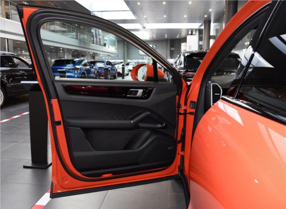 Cayenne新能源 2021款 Cayenne E-Hybrid Coupé 2.0T 车厢座椅   前门板