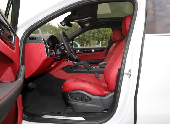 Cayenne新能源 2023款 Cayenne E-Hybrid 2.0T 车厢座椅   前排空间