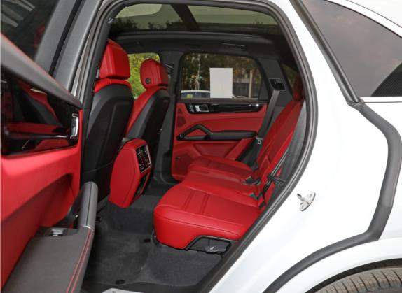 Cayenne新能源 2023款 Cayenne E-Hybrid 2.0T 车厢座椅   后排空间