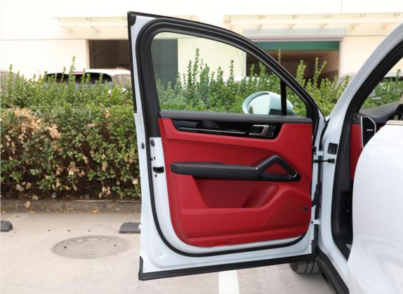 Cayenne新能源 2023款 Cayenne E-Hybrid 2.0T 车厢座椅   前门板
