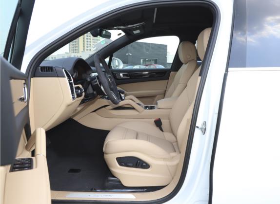 Cayenne新能源 2023款 Cayenne E-Hybrid 2.0T 铂金版 车厢座椅   前排空间