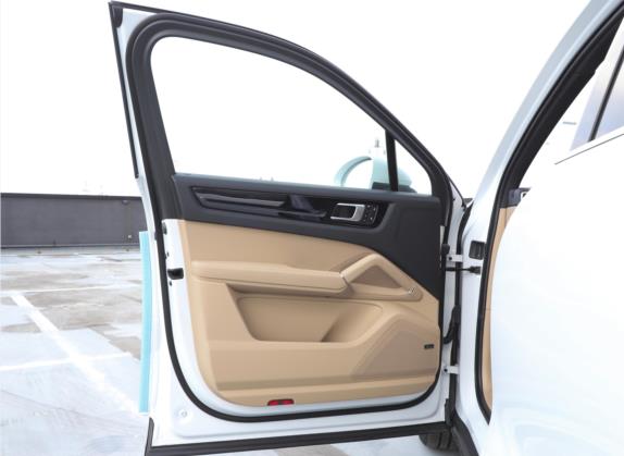 Cayenne新能源 2023款 Cayenne E-Hybrid 2.0T 铂金版 车厢座椅   前门板