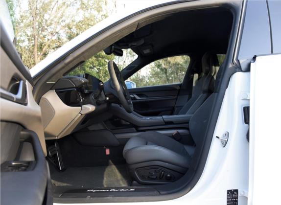 Taycan 2019款 Taycan Turbo S 车厢座椅   前排空间