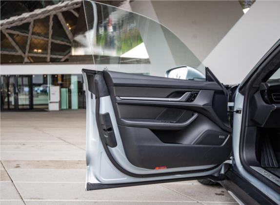 Taycan 2022款 Taycan 4S Cross Turismo 车厢座椅   前门板