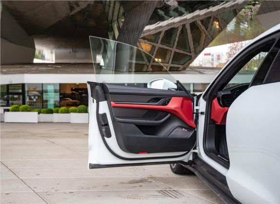 Taycan 2022款 Taycan Turbo S Cross Turismo 车厢座椅   前门板