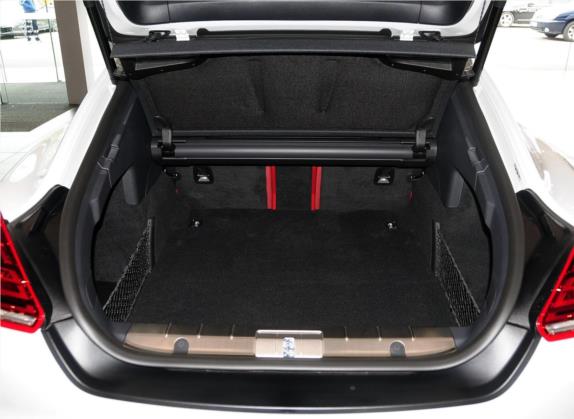 Panamera 2014款 Panamera 4S Executive 3.0T 车厢座椅   后备厢