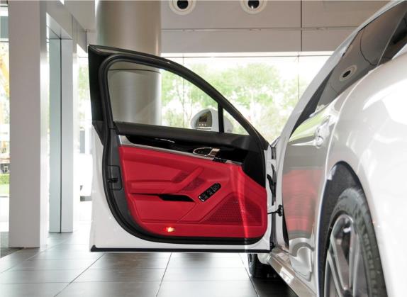 Panamera 2014款 Panamera 4S Executive 3.0T 车厢座椅   前门板