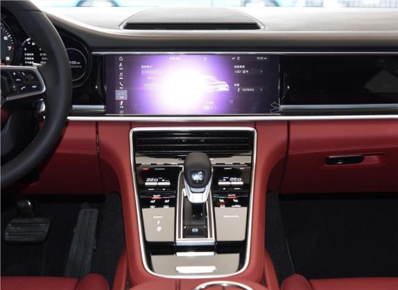 Panamera 2019款 Panamera 行政加长版 2.9T 中控类   中控台