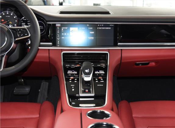 Panamera 2019款 Panamera 4 行政加长版 2.9T 中控类   中控台