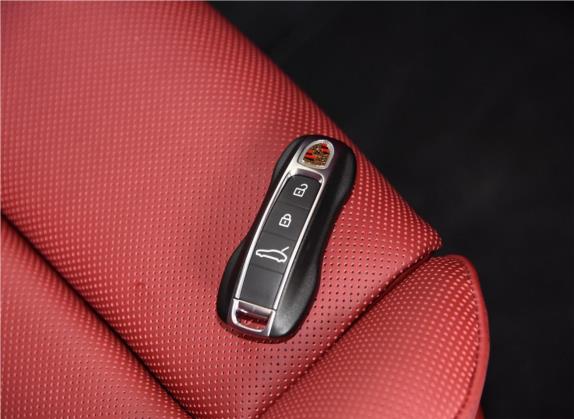 Panamera 2019款 Panamera 4 行政加长版 2.9T 其他细节类   钥匙