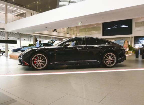 Panamera 2023款 Panamera GTS 4.0T 外观   正侧