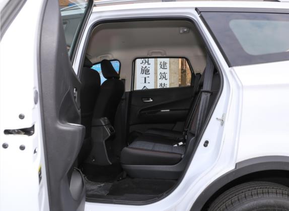 北汽瑞翔X3 2022款 1.5L 手动舒适型 7座 车厢座椅   后排空间