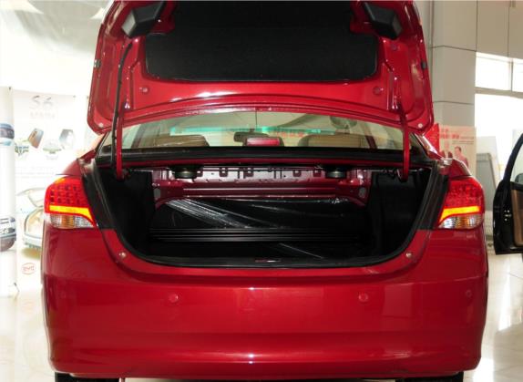 比亚迪L3 2011款 锋畅版 1.8L 自动尊贵型 车厢座椅   后备厢