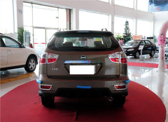 比亚迪S6 2012款 2.0L 手动尊贵型 外观   正后