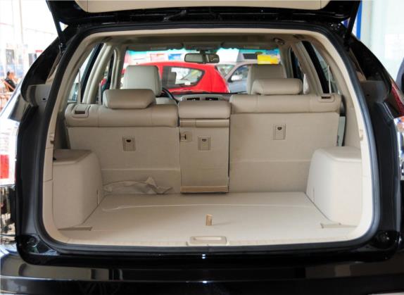 比亚迪S6 2013款 劲悦版 2.0L 手动精英型 5座 车厢座椅   后备厢