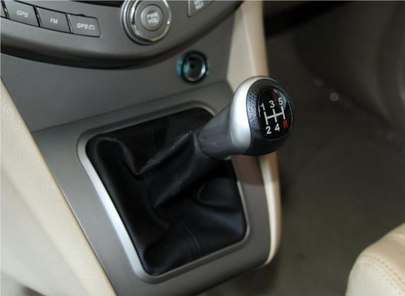 比亚迪S6 2013款 劲悦版 2.0L 手动精英型 5座 中控类   挡把