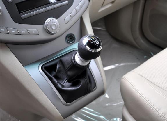 比亚迪S6 2013款 劲悦版 2.4L 手动豪华型 5座 中控类   挡把