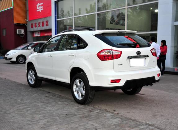 比亚迪S6 2013款 白金版 2.0L 手动尊享型 外观   斜后