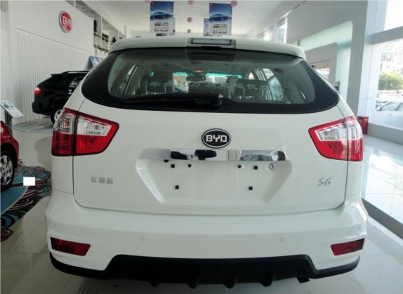 比亚迪S6 2013款 白金版 2.4L 自动尊享型 外观   正后