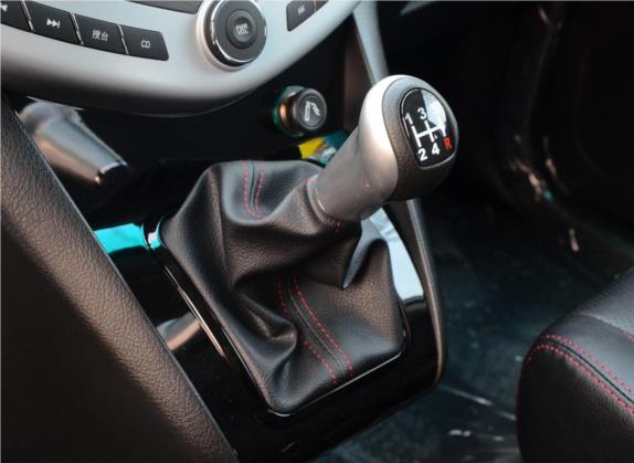 比亚迪S6 2014款 2.0L 手动豪华型 5座 中控类   挡把