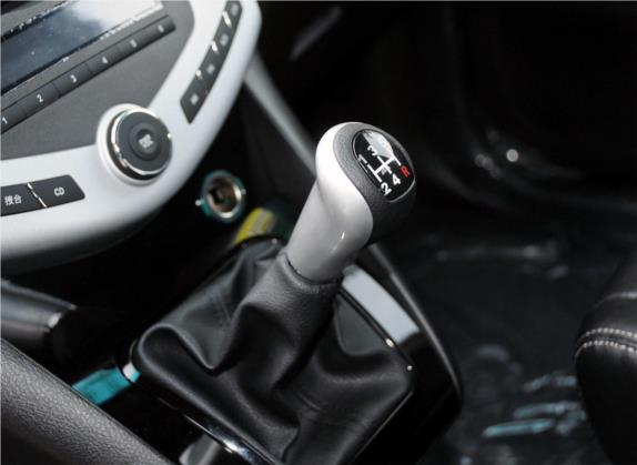 比亚迪S6 2014款 2.0L 手动精英型 5座 中控类   挡把
