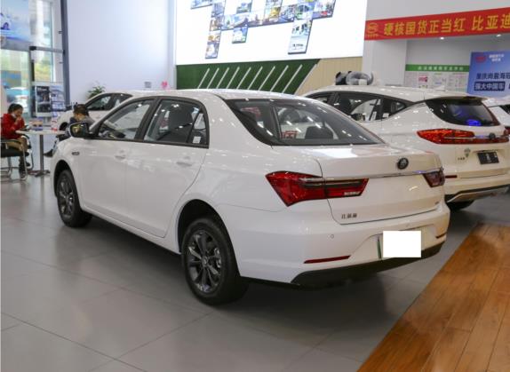 秦新能源 2019款 出行标准版 外观   斜后