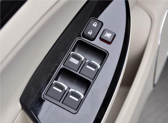 速锐 2012款 1.5TI 手动舒适型 车厢座椅   门窗控制