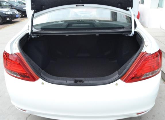 速锐 2014款 1.5L 手动舒适型 车厢座椅   后备厢