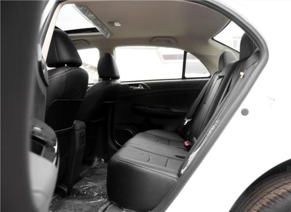 速锐 2014款 1.5L 手动豪华型 车厢座椅   后排空间
