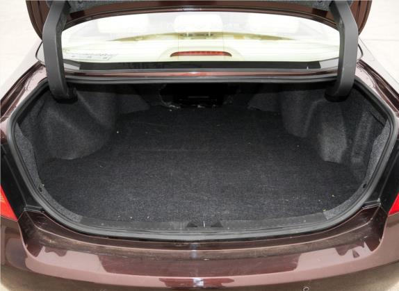 思锐 2013款 1.5TID 自动尊贵型 车厢座椅   后备厢