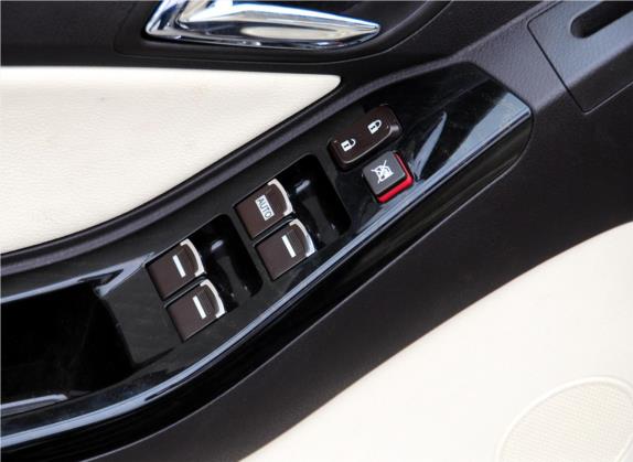 思锐 2013款 1.5TID 自动尊贵型 车厢座椅   门窗控制