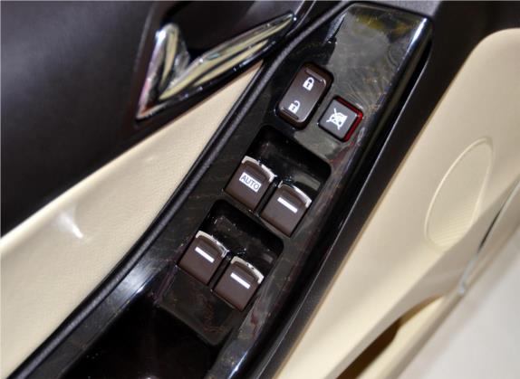思锐 2013款 1.5TI 手动尊享型 车厢座椅   门窗控制