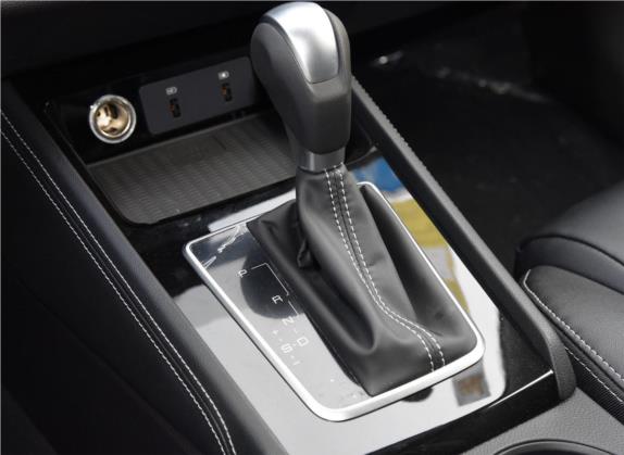 宋 2019款 1.5TI 自动智联越动型 中控类   挡把