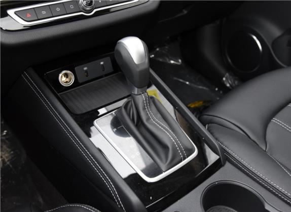 宋 2019款 1.5TI 自动智联越享型 中控类   挡把
