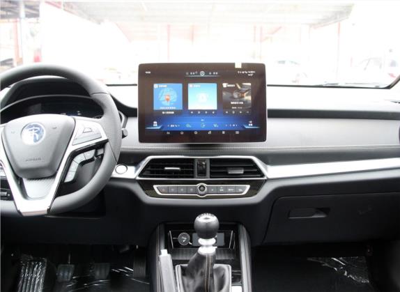 宋 2019款 1.5TI 手动智联越享型 中控类   中控台