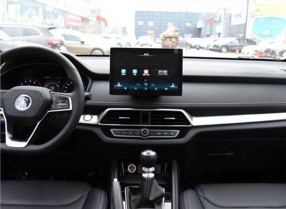 宋 2020款 经典版 1.5T 手动豪华型 中控类   中控台