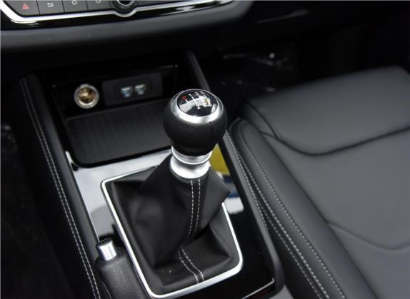 宋 2020款 经典版 1.5T 手动豪华型 中控类   挡把