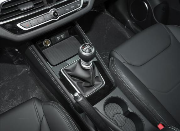 宋 2021款 经典版 1.5T 手动豪华型 中控类   挡把