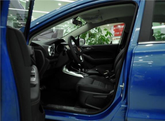 元 2016款 1.5L 自动豪雅型 车厢座椅   前排空间