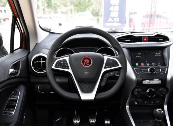 元 2017款 1.5L 手动酷炫互联型 中控类   驾驶位