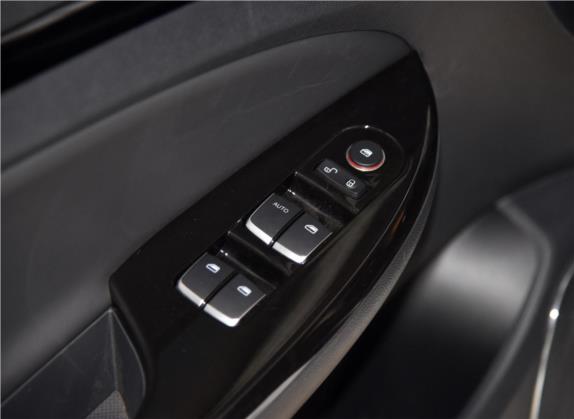 比亚迪e5 2016款 300 豪华型 车厢座椅   门窗控制