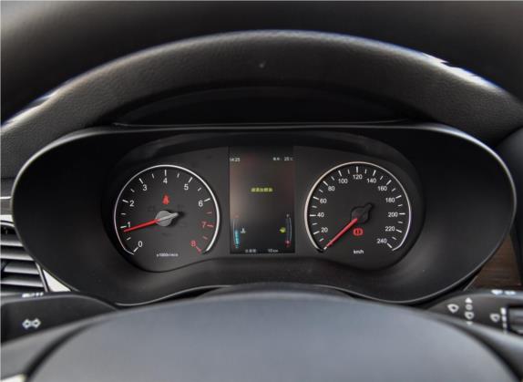 宋MAX 2018款 1.5T 手动智联豪华型 6座 中控类   仪表盘