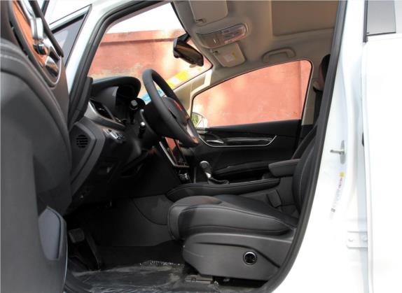 宋MAX 2018款 1.5T 自动智联尊享型 7座 车厢座椅   前排空间