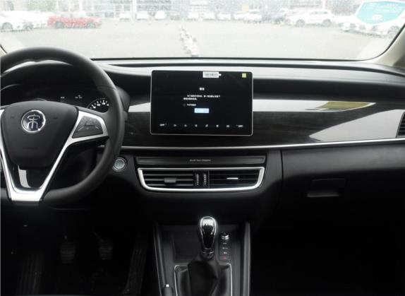 宋MAX 2019款 1.5T 手动智联睿逸型 6座 国VI 中控类   中控台