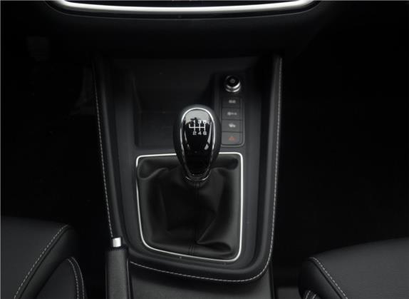 宋MAX 2019款 1.5T 手动智联睿逸型 6座 国VI 中控类   挡把