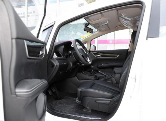 宋MAX 2019款 1.5T 手动智联睿逸天窗型 6座 国VI 车厢座椅   前排空间