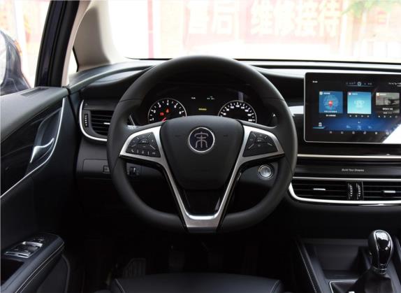 宋MAX 2019款 1.5T 手动智联睿逸天窗型 7座 国VI 中控类   驾驶位