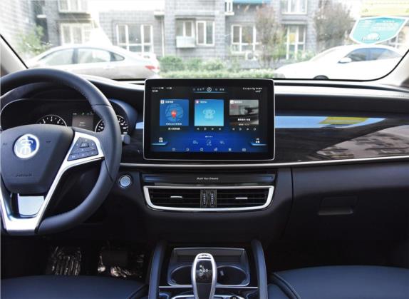 宋MAX 2019款 1.5T 自动智联睿动型越享版 6座 国VI 中控类   中控台