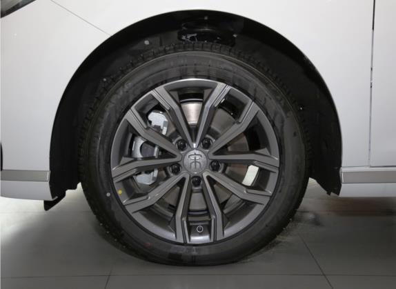 宋MAX 2021款 升级版 1.5T 自动尊贵型 6座 其他细节类   前轮